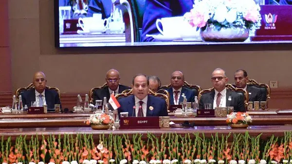 السيسي: التحولات الاقتصادية العالمية تؤكد أهمية بناء اقتصادات أكثر صمودًا