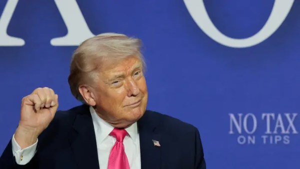 ترامب: إيران محاصرة عسكريًا ونقترب من اتفاق كبير مع طهران