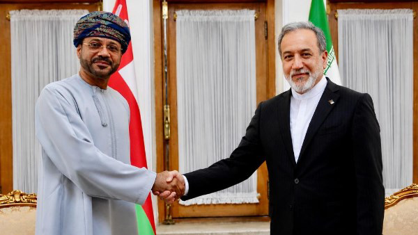 اتفاق مرتقب بين إيران وعُمان لتنظيم الملاحة في مضيق هرمز