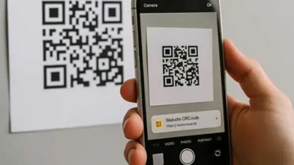 احذر قبل مسح QR Code.. المحتالون يترقبونك في المطاعم ومواقف السيارات