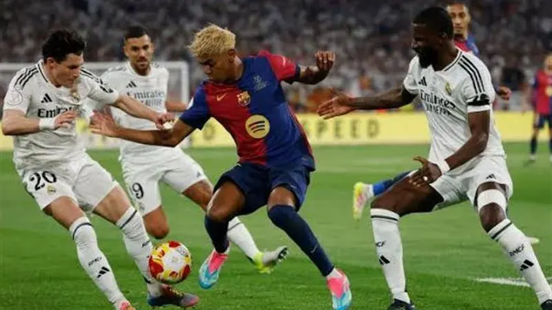 موعد كلاسيكو الأرض بين برشلونة وريال مدريد في الدوري الإسباني