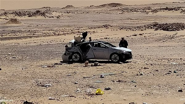 مصرع شخص وإصابة اثنين في حادث انقلاب سيارة بطريق تنيدة منفلوط بالوادي الجديد