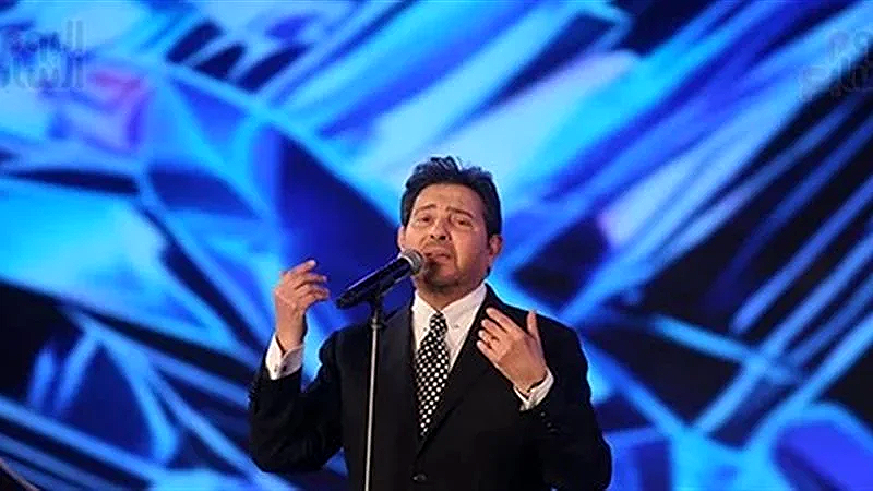 هاني شاكر يغادر المستشفى بعد وعكة صحية.. والجمهور يدعو له بالشفاء