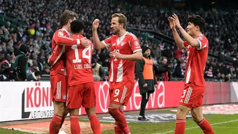 بايرن ميونخ يسحق فيردر بريمن بثلاثية ويتصدر الدوري الألماني