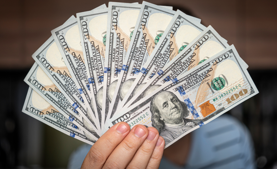 تباين سعر الدولار اليوم الخميس 12 فبراير 2026 بمستهل التعاملات.. الأخضر بكام