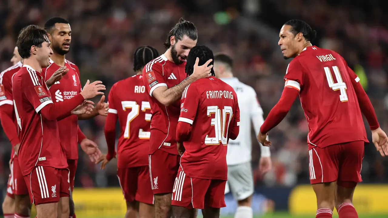 ليفربول يسحق كاراباج 6-0 بقيادة صلاح: رقمين تاريخيين في أنفيلد