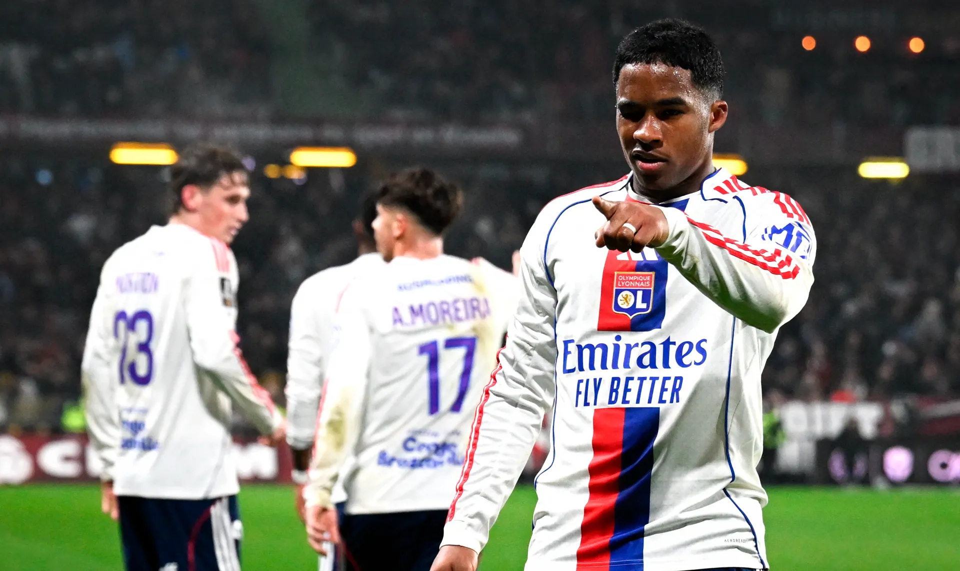  البرازيلي إندريك (19 عامًا) يعرب عن سعادته بمقارنته بكريم بنزيما