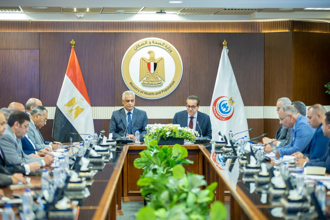 وزيرا الصحة والإنتاج الحربي يبحثان تسريع تنفيذ المشروعات القومية والتوسع في التأمين الصحي الشامل