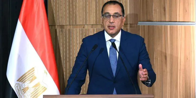 مدبولي يطالب المحافظين بمتابعة ملفات النظافة والطرق والإنارة ميدانيًا