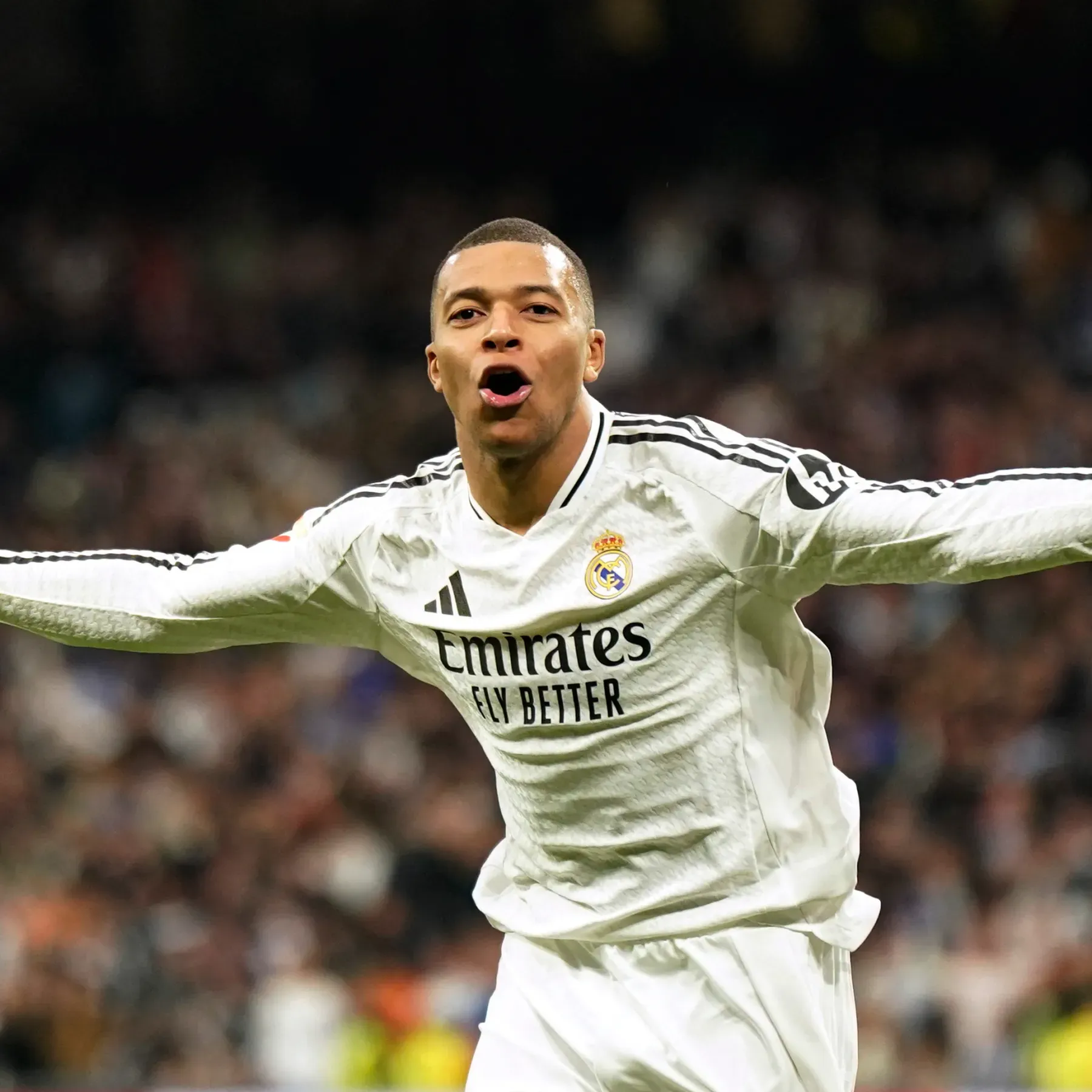 كيليان مبابي يتصدى للانتقادات: "الخطأ يتحمله الفريق ككل" ويدافع عن فينيسيوس أمام جماهير ريال مدريد (2)