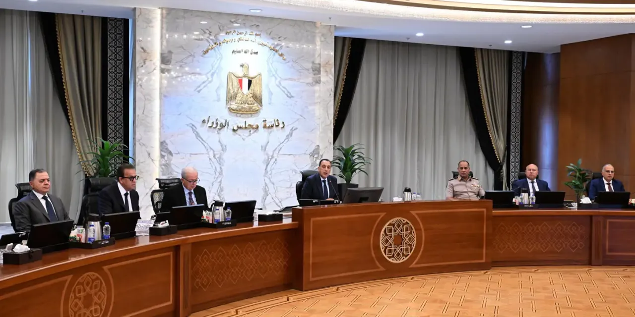 بعد ارتفاع أسعار النفط.. مدبولي يوجه بتأمين احتياجات السوق المحلية من الوقود