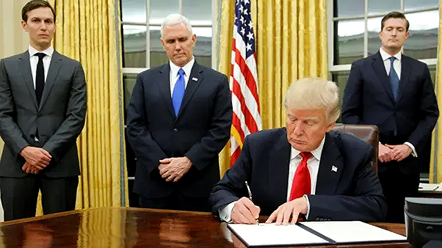 ترامب يدخل البيت الأبيض رئيسا ويوقع أول الأوامر التنفيذية لإدارته ...