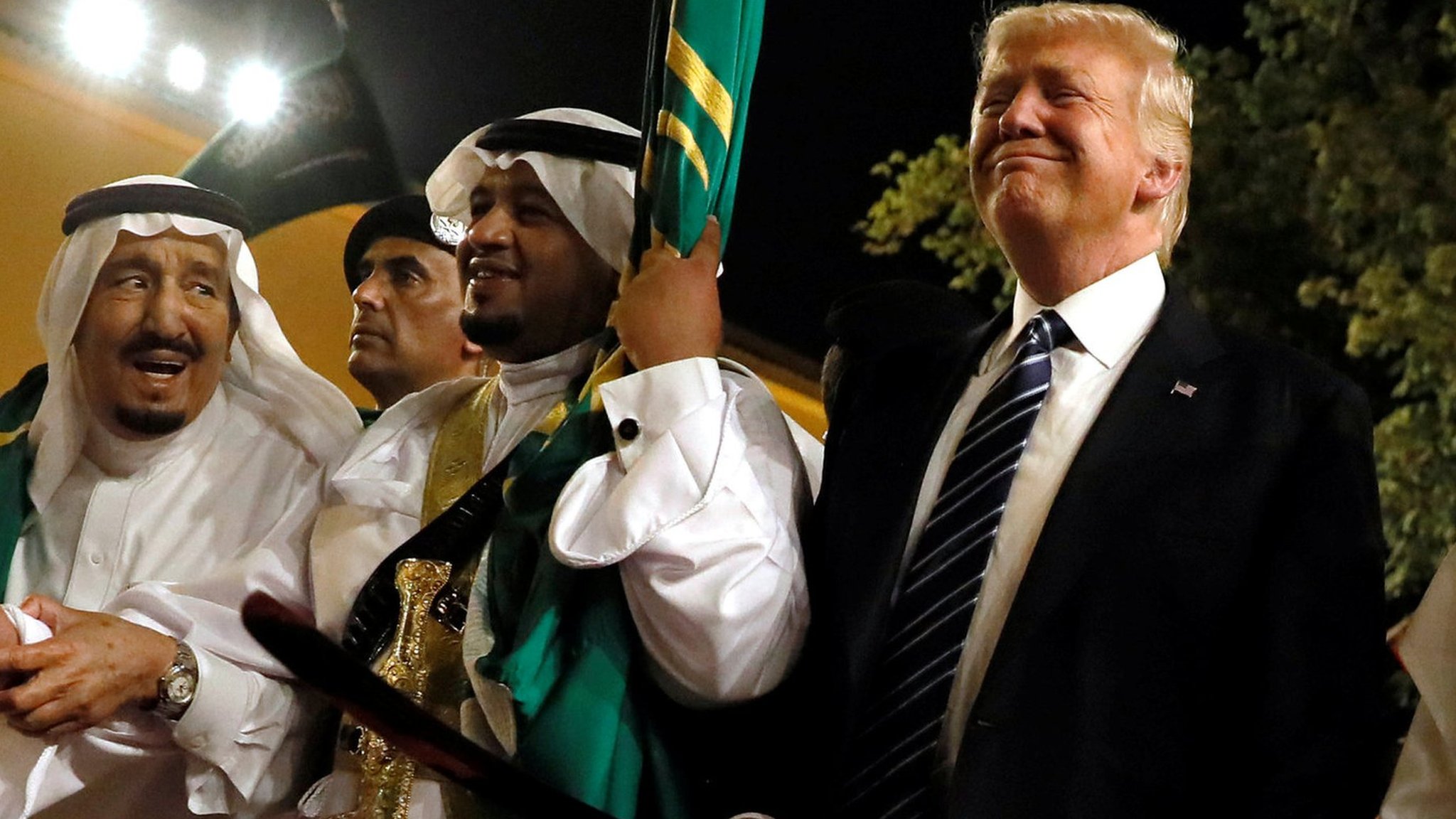 كيف يرى السعوديون زيارة ترامب؟ - BBC News عربي