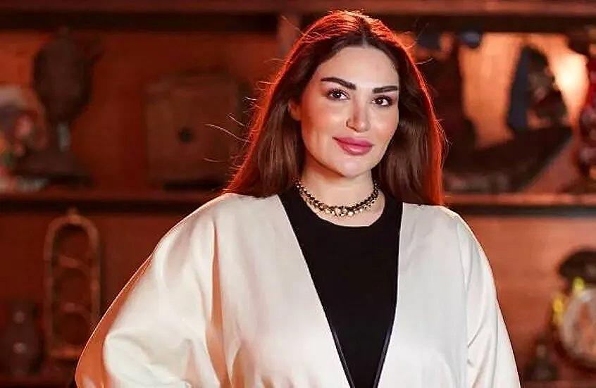 اعتداء داخل كمبوند شهير بمدينة 6 أكتوبر: فنانة سورية تتعرض لهجوم من مصفف شعر سكران