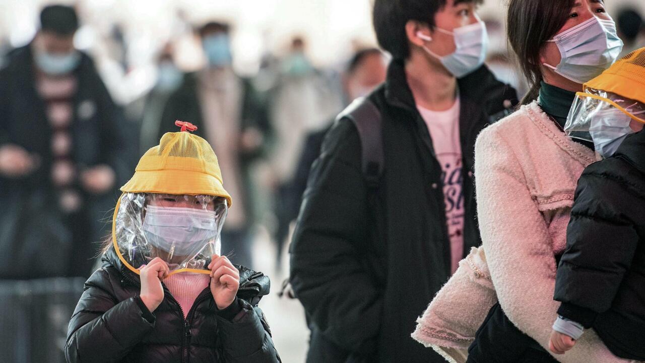 دراسات علمية تحذر من تأثير محتمل للكمامات على التطور التواصلي لدى الأطفال