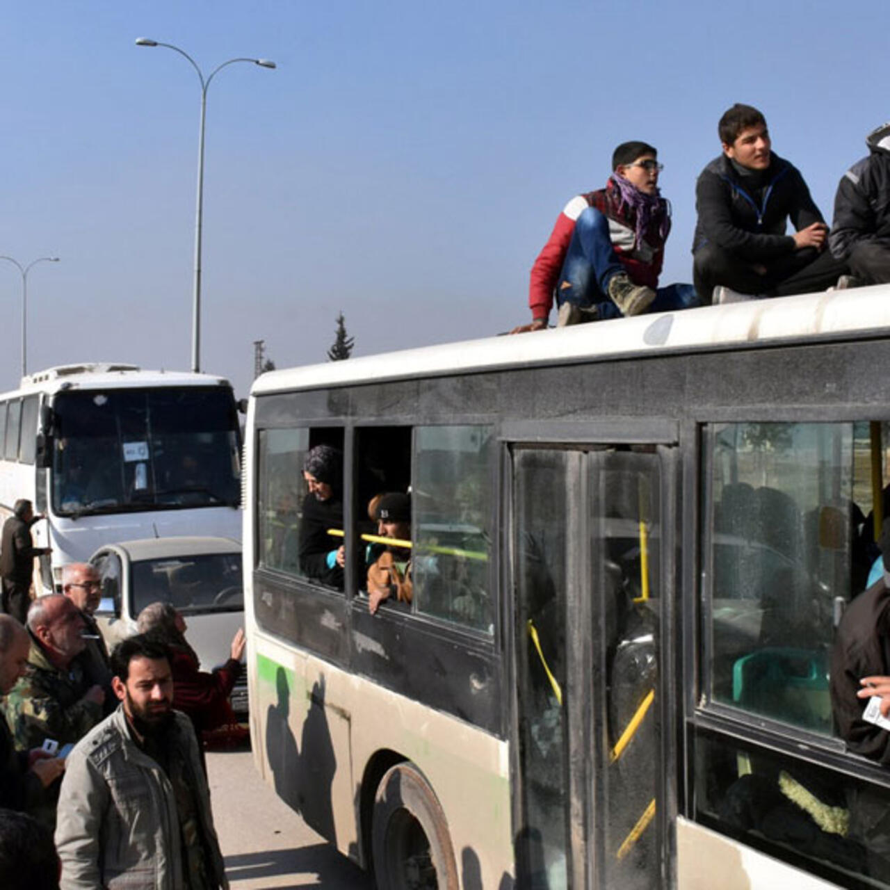 الجيش السوري يحض آخر المسلحين والمدنيين على مغادرة حلب الشرقية