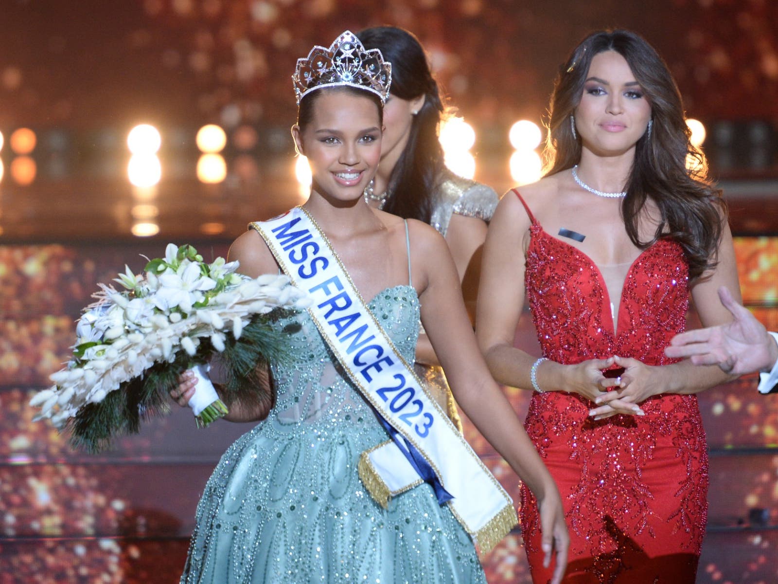 طالبة عمرها 18 سنة.. شاهد ملكة جمال فرنسا 2023