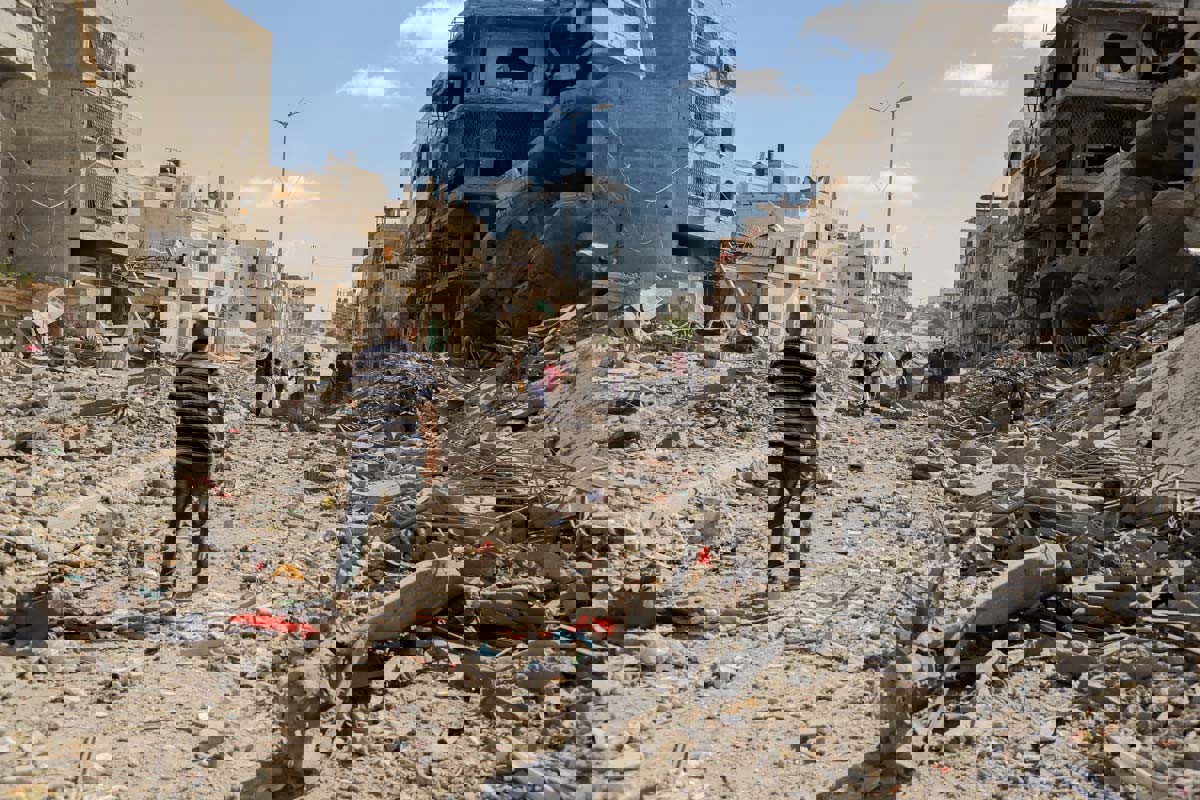 الهلال الأحمر المصري يرسل 118 ألف سلة غذائية و30 ألف قطعة ملابس شتوية إلى غزة