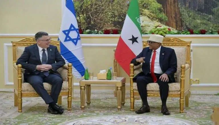 رئيس ارض الصومال مع وزير خاجية اسرائيل