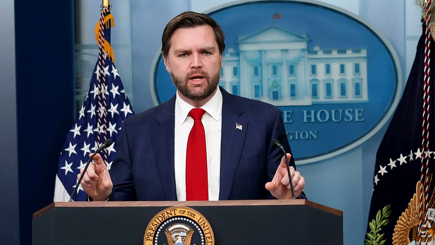 واشنطن تُحاصر بكين من جبهتين: فنزويلا وجرينلاند