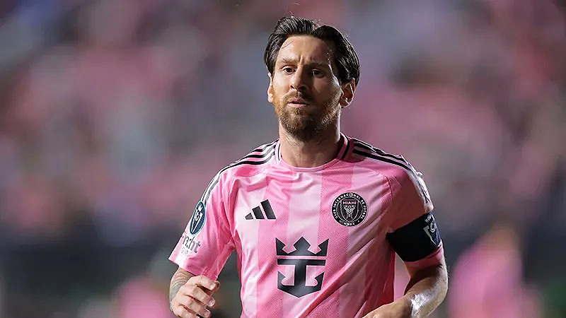 ميسي يبتعد عن انتخابات برشلونة: حياد تام قبل رئاسة لابورتا الجديدة