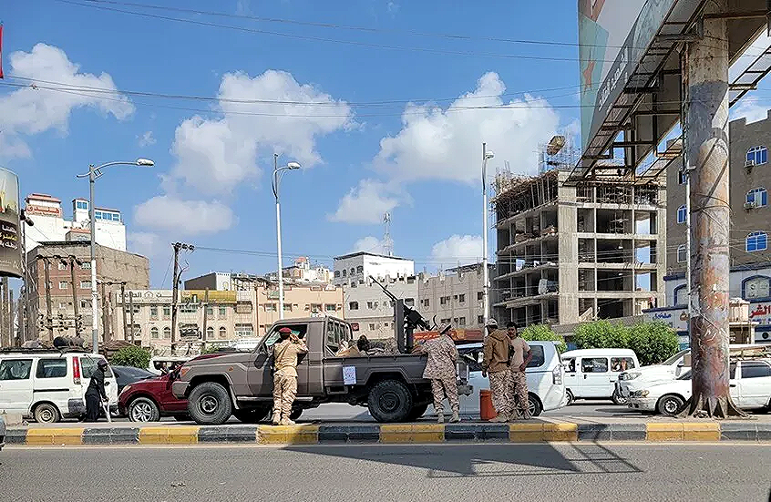 اليمن وحده هو الخاسر.. صراع الحلفاء يفجّر الجنوب ويبدّد ما تبقّى من الدولة