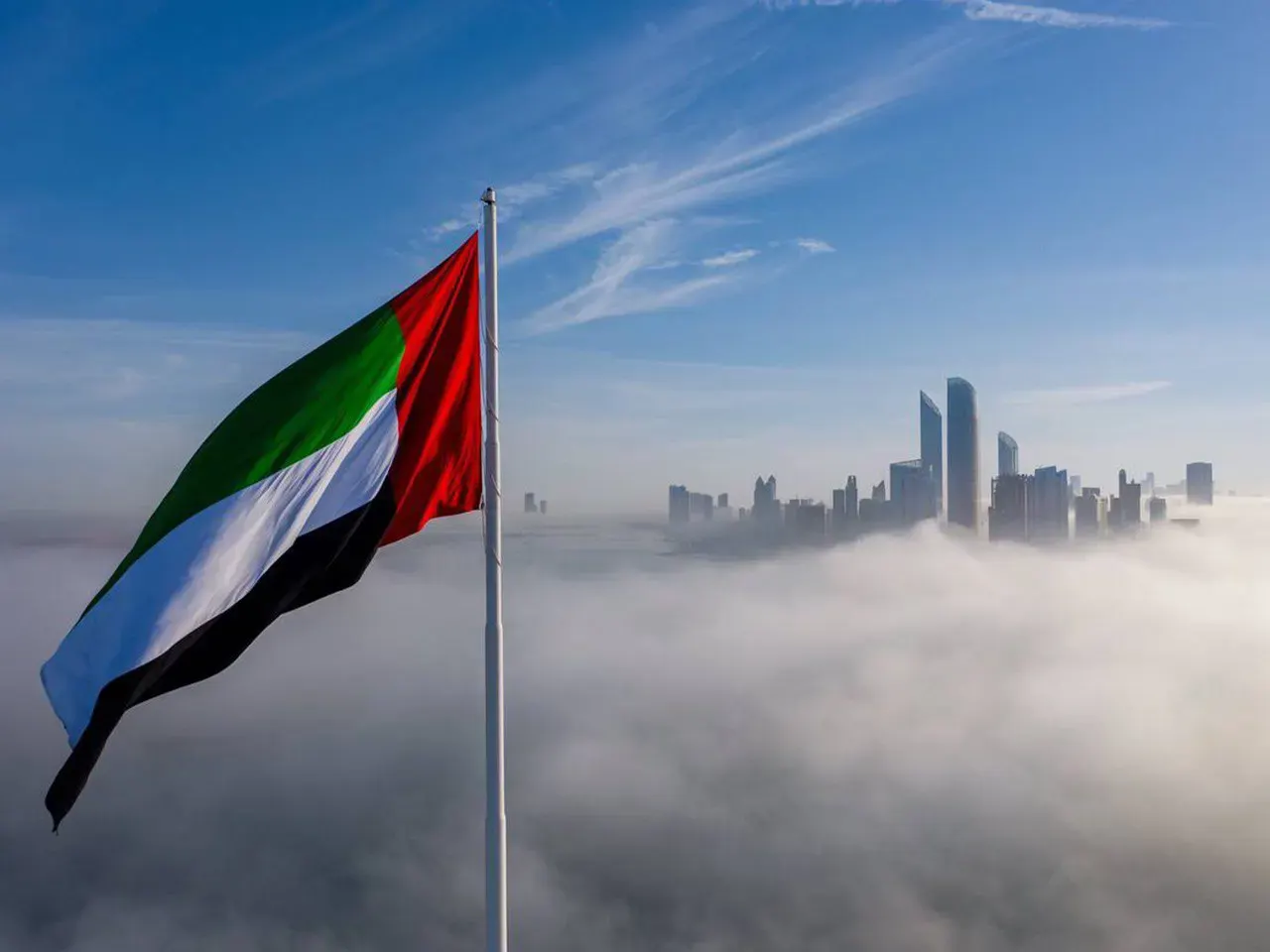 هجمات الحوثيين على مطاري الرياض وأبها.. الإمارات تعلن تضامنها الكامل مع السعودية