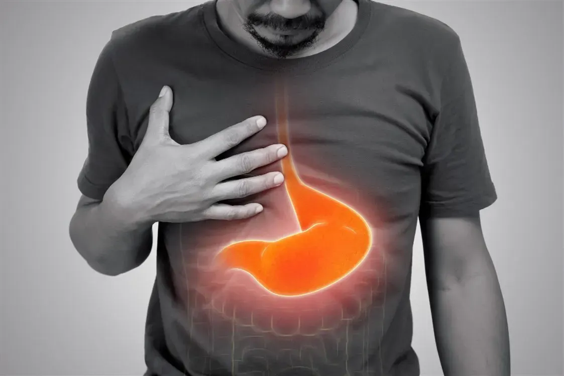 الحموضة وحرقة المعدة خلال رمضان: أسباب وطرق الوقاية