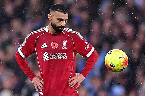 مستقبل محمد صلاح مع ليفربول في خطر بعد عروض سعودية استثنائية