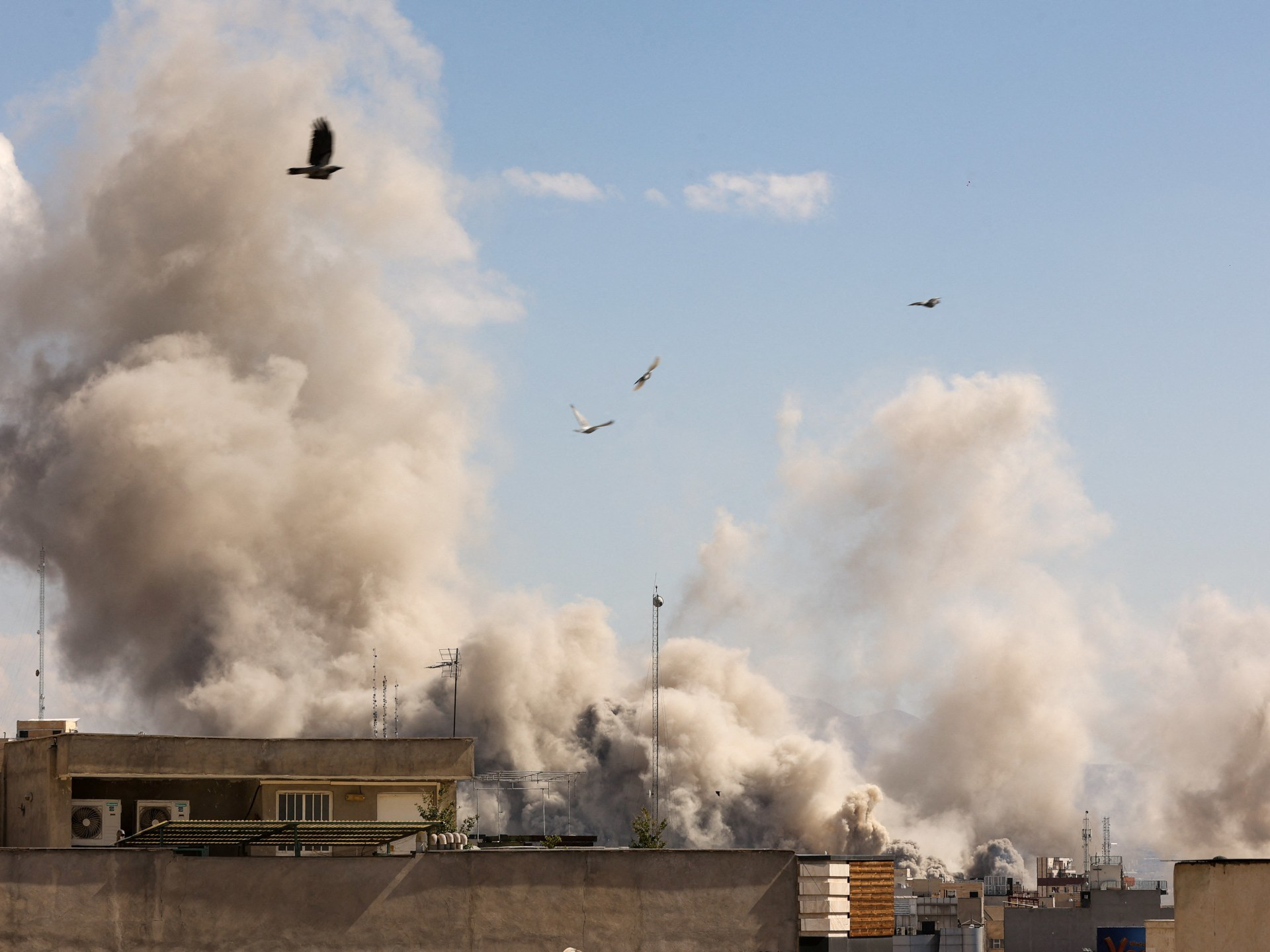 الحكومة الإيرانية تكشف تضرر أكثر من 42 ألف منشأة بسبب الغارات الأمريكية الإسرائيلية