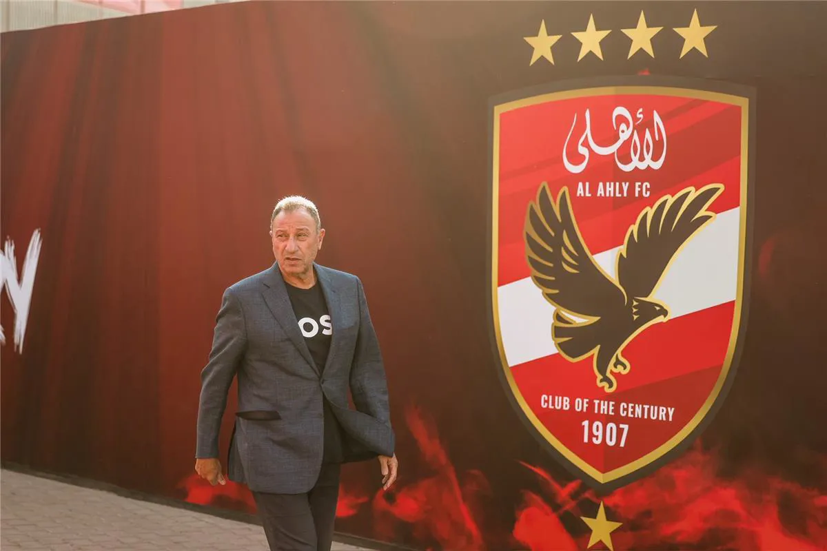 تفاصيل عرض فالنسيا لديانج وحيرة الأهلي بين البقاء والبيع