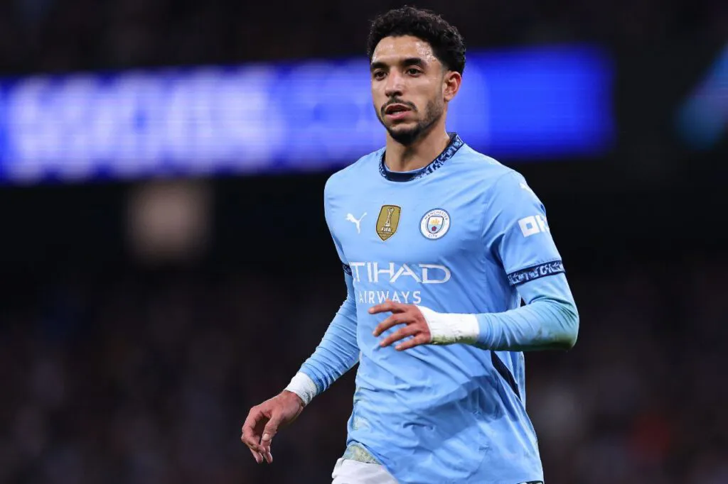 بايرن ميونخ يضع عمر مرموش تحت المتابعة