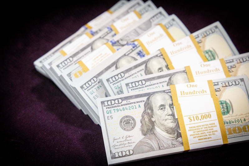 تراجع سعر الدولار اليوم الأحد 10 مايو 2026 بمنتصف التعاملات.. الأخضر بكام