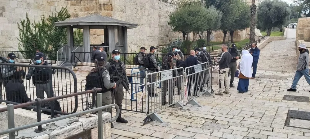 الاحتلال يخنق القدس ويمنع دخول المصلين للأقصى | وكالة القدس للأنباء