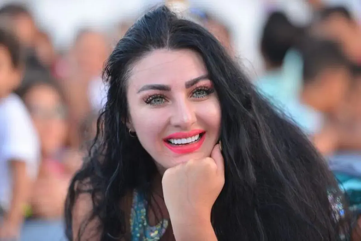 صافيناز تنشر صورا من دون ملابس وحركات غير لائقة