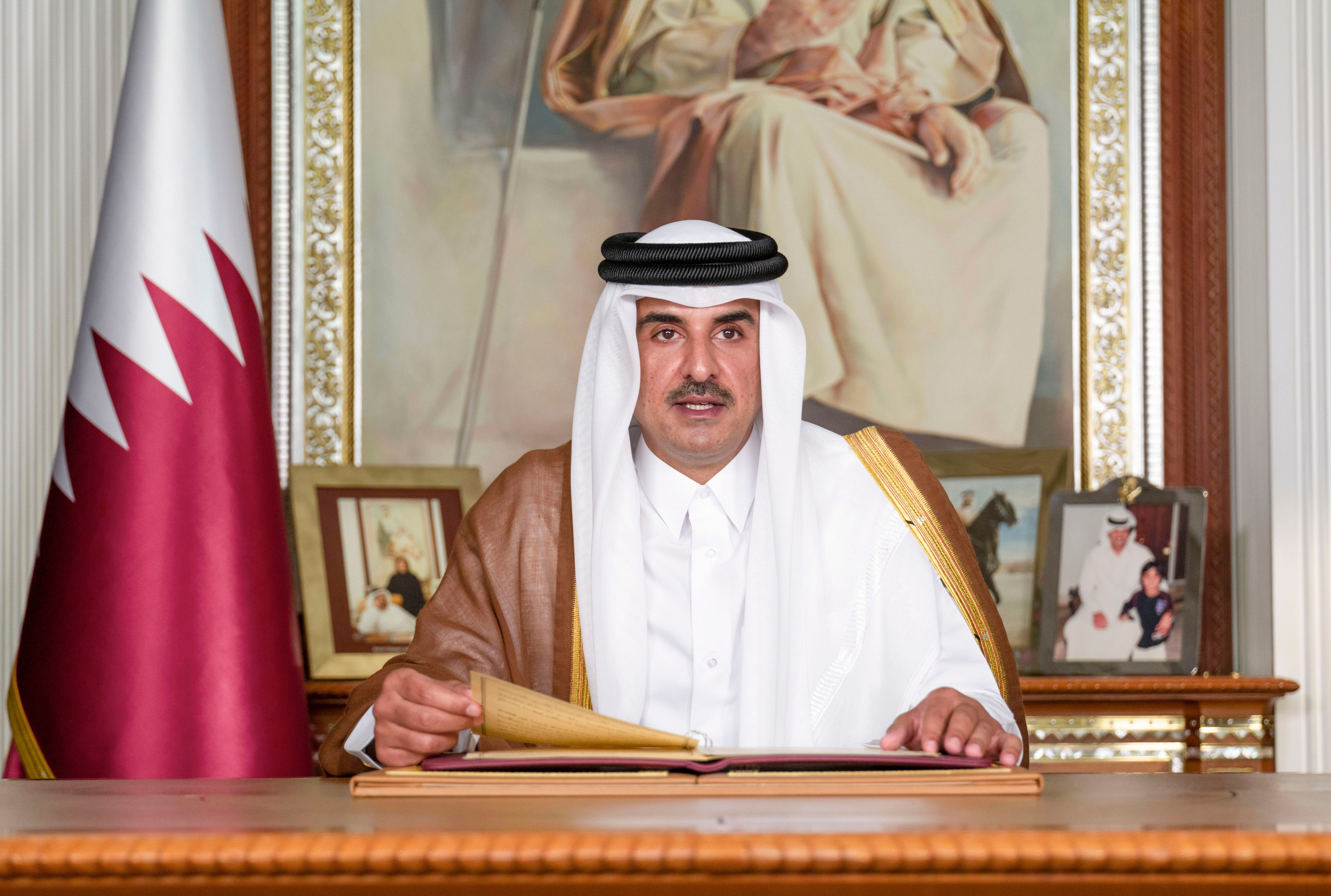 أمير قطر يدعو إلى الحوار لتحقيق السلام والاستقرار في الشرق الأوسط