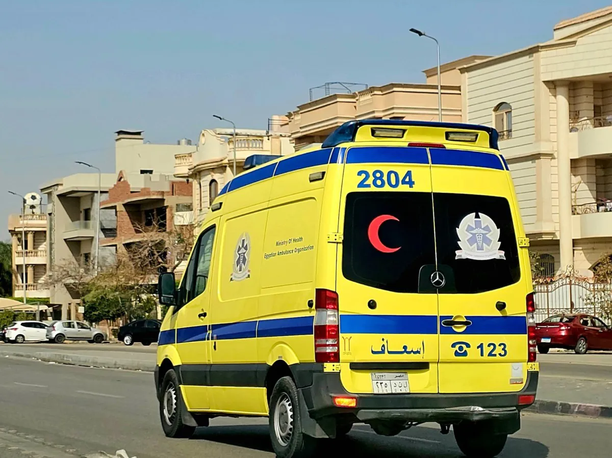 حادث انقلاب ميكروباص على طريق القاهرة-أسيوط الصحراوي الغربي