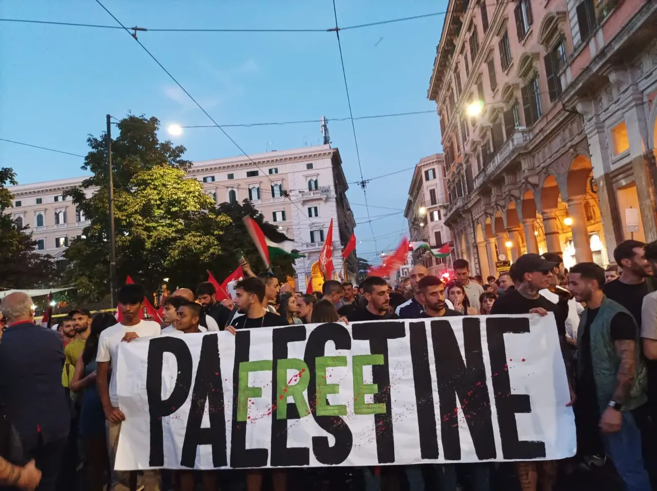 تلبية لدعوة الجالية الفلسطينية.. تظاهرات في إيطاليا للتضامن مع غزة (صور) » وكالة بغداد اليوم الاخبارية