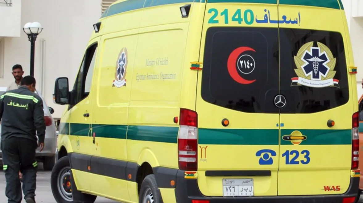 إصابة 14 شخصًا في تصادم ميكروباص وسيارة نقل بطريق العلمين – وادي النطرون