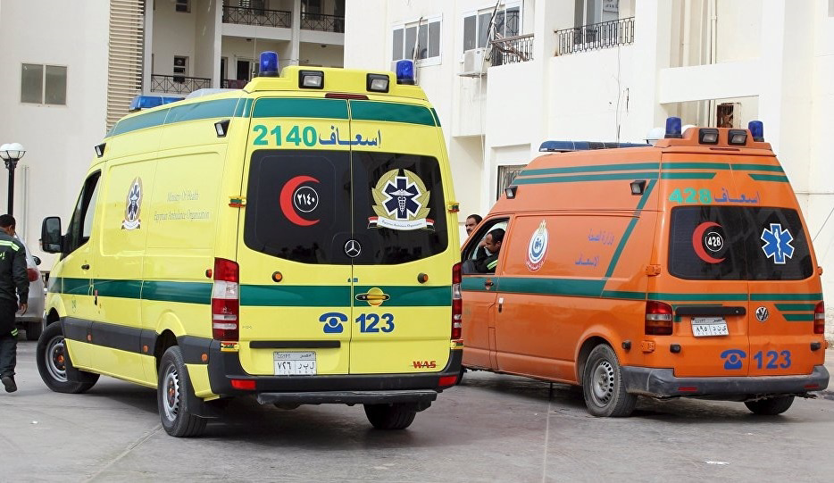 إصابة شخصين في انحراف ميكروباص سياحي على طريق سفاجا – القصير