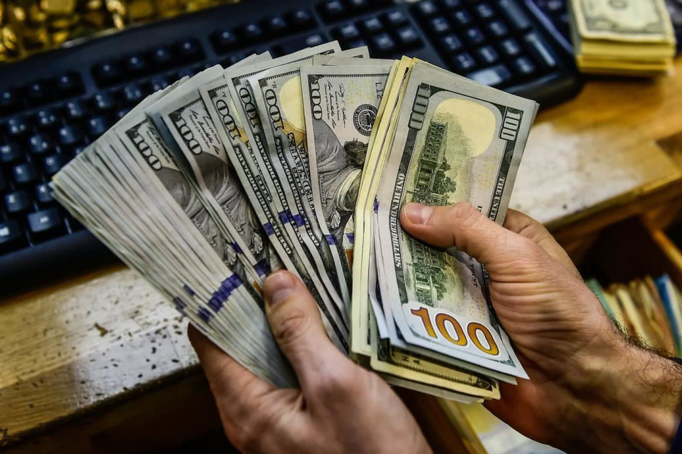 بكام النهارده؟.. سعر الدولار في مصر اليوم الأحد 2 أغسطس 2026