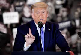 ترامب: أمرت البحرية بالبحث عن كل سفينة دفعت رسوما لإيران واعتراضها