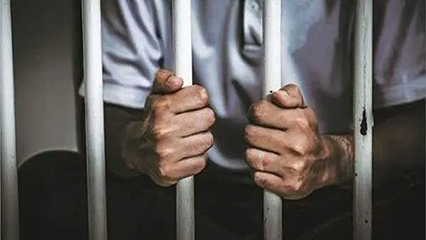 السجن المشدد 15 عامًا وغرامة 100 ألف جنيه لعاملين بتهمة الاتجار في المخدرات بقنا