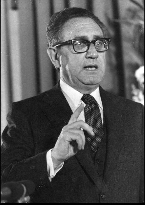 من كيسنجر إلى نتنياهو.. هل يُعاد رسم خريطة الشرق الأوسط تحت شعار “الشرق الأوسط الجديد”؟